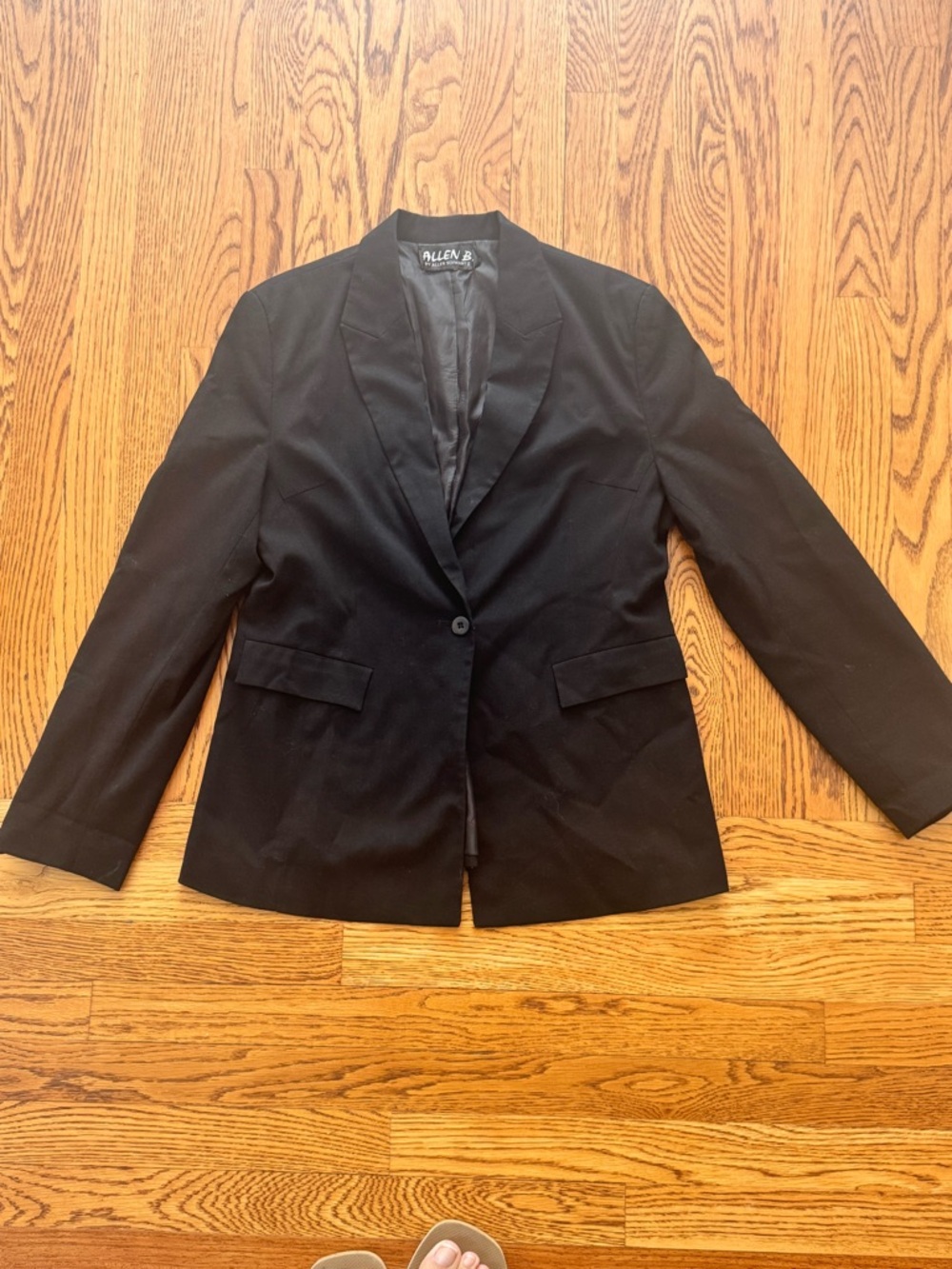 Allen B. by Allen Schwartz Black Single-Button Blazer